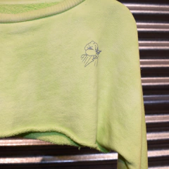 BUZO CROP VERDE FLUO LIZON ODDS NEWS - tienda online