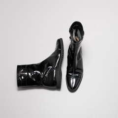 BOTAS NEGRAS CHAROL FERRAGAMO - The Vintage Hole