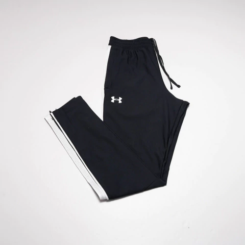 JOGGING NEGRO CON BLANCO UNDER ARMOUR