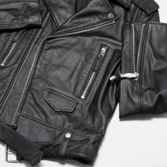 CAMPERA NEGRA BIKER CUERO VACUNO REVOLT en internet