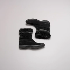 BOTAS NEGRAS PELUCHE STUART en internet