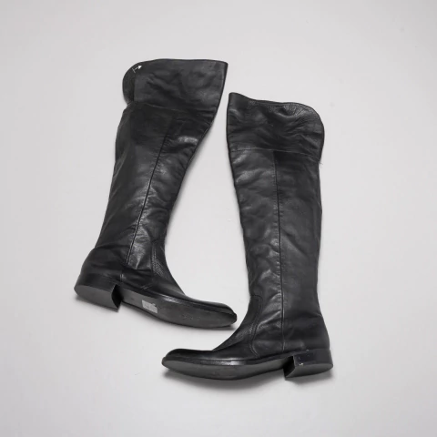 BOTAS NEGRAS ALTAS CUERO RICKY SARKANY