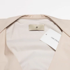 SACO BEIGE Y BLANCO CORTO JT en internet