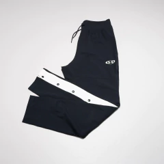 PANTALON NEGRO Y BLANCO BOTONES UNDER ARMOUR