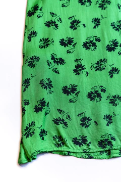 VESTIDO VERDE CON FLORES NEGRAS ZARA en internet