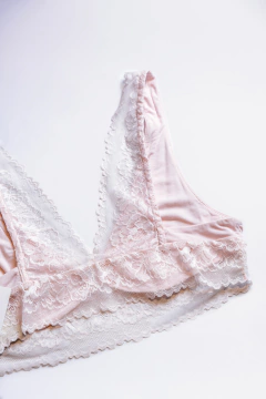 CORPIÑO ROSA CON ENCAJE BLANCO FREE PEOPLE en internet