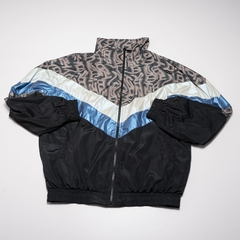 CAMPERA NEGRA ESTAMPA THE NEW BLACK