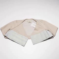 SACO BEIGE Y BLANCO CORTO JT