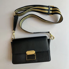 CARTERA NEGRA CUERO CON DORADO JACKIE SMITH