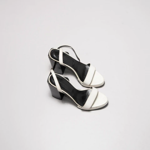 SANDALIAS BLANCAS Y NEGRA BLACKMAMBA - comprar online