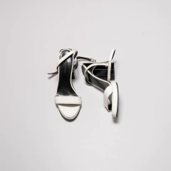 SANDALIAS BLANCAS Y NEGRA BLACKMAMBA - comprar online