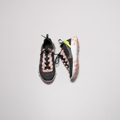 ZAPATILLAS NEGRAS Y ROSA NIKE REACT en internet