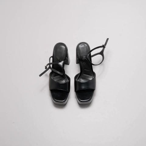 TACOS NEGROS ALTOS ZARA