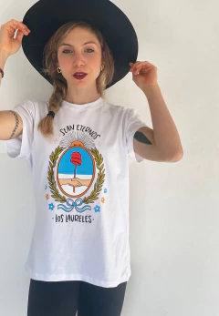 REMERA ARGENTO BLANCO SEAN ETERNOS en internet