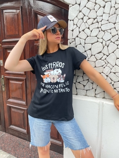 Remera Agus negra perros