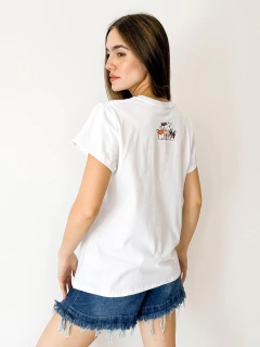 Remera Agus blanca los perros on internet