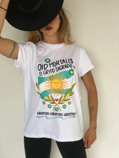 REMERA ARGENTO blanca oid mortales en internet