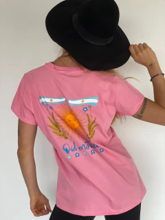 REMERA ARGENTO rosa mapa en internet