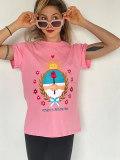 REMERA ARGENTO rosa escudo - comprar online