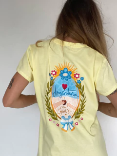 REMERA ARGENTO amarillo mapa flores en internet