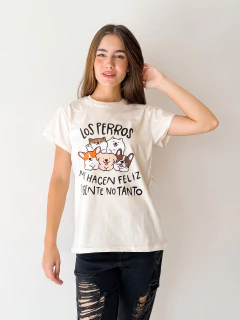 Remera Agus off white perros on internet