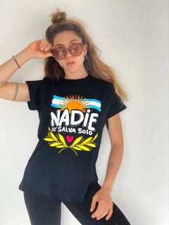 REMERA ARGENTO negra nadie - comprar online
