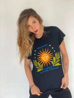 REMERA ARGENTO negra sean eternos - tienda online