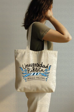 BOLSA TELA ESTAMPADA 45 X 40 universidad publica - comprar online