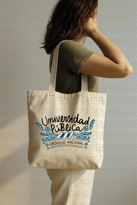 BOLSA TELA ESTAMPADA 45 X 40 universidad publica - comprar online