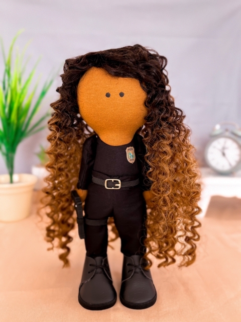 Boneca Delegada de Polícia Negra