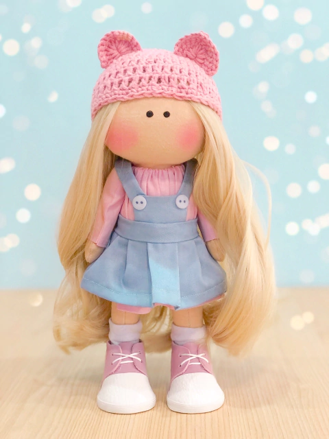 Boneca Russa - Jardineira e Touca Orelhinhas