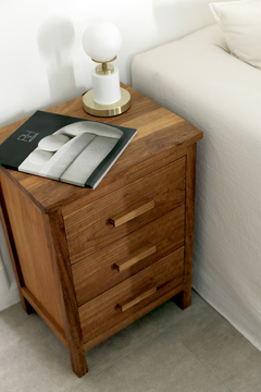 Mesita de luz triple madera