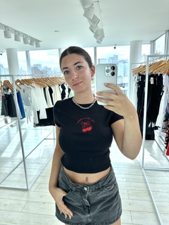 Remera cherry bordada - comprar online