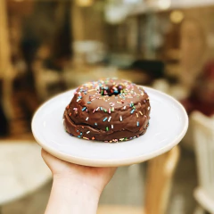 Dona rellenas de dulce de leche y baño de chocolate - comprar online