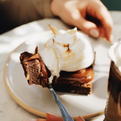 Cuadrado de Brownie con Dulce de Leche y Merengue en internet