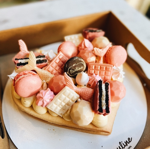 Torta corazón base cookie relleno a elección con deco de buttercream y deco