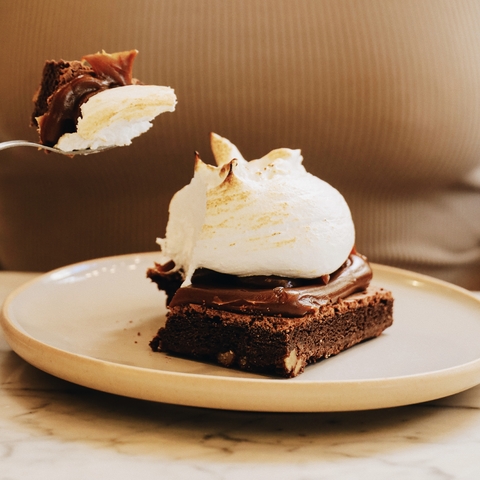 Cuadrado de Brownie con Dulce de Leche y Merengue - comprar online