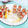 Pinchos de albondiguitas y tomatitos cherry