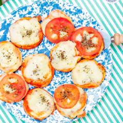 pizzetas incluidas en el servicio de lunch deluxe para 10 personas