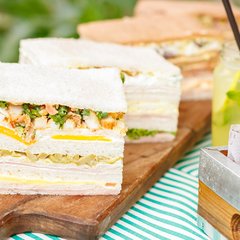 sandwichs de miga incluidos en el lunch para 50 personas