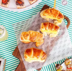 Medialunas Rellenas de jamon y queso o solo queso x 6 unidades