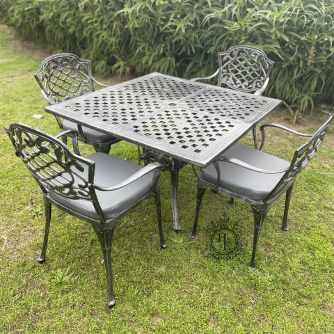 juego de sillas y mesa de hierro forjado