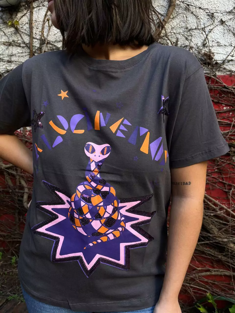 REMERA ALUCINEMOS