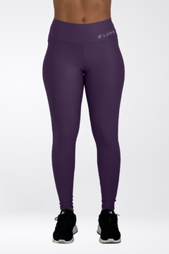 Calça legging roxa da marca Lurk, com cintura alta, modelagem justa e detalhe no cós.