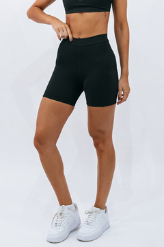 Shorts Slim Preto