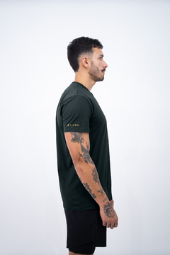 Camiseta Dry Poliamida Preto/Dourado - comprar online