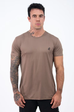 Camiseta Dry Poliamida Marrom Lurk - comprar online