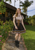 Descubra o Traje Blume Preto com corpete, saia e suspensórios. Monte seu traje típico e arrase. Compre agora e destaque-se com elegância!