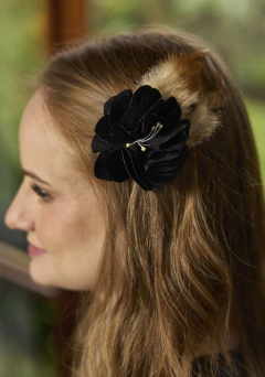 Flor Preta Plumas Mistas - comprar online