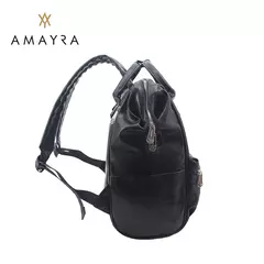 67.231.1 MOCHILA AMAYRA SQUARE NEGRA - ByM Shoes Mayorista